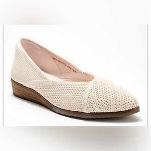 NWOB Skechers Cleo Sawdust Recycled Knit Wedges Sweet Sensation, Natural Size 11